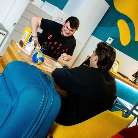 Hostel Onefam Sungate Madryt Zewnętrze zdjęcie