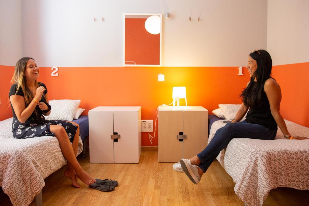 Hostel Onefam Sungate Madryt Zewnętrze zdjęcie