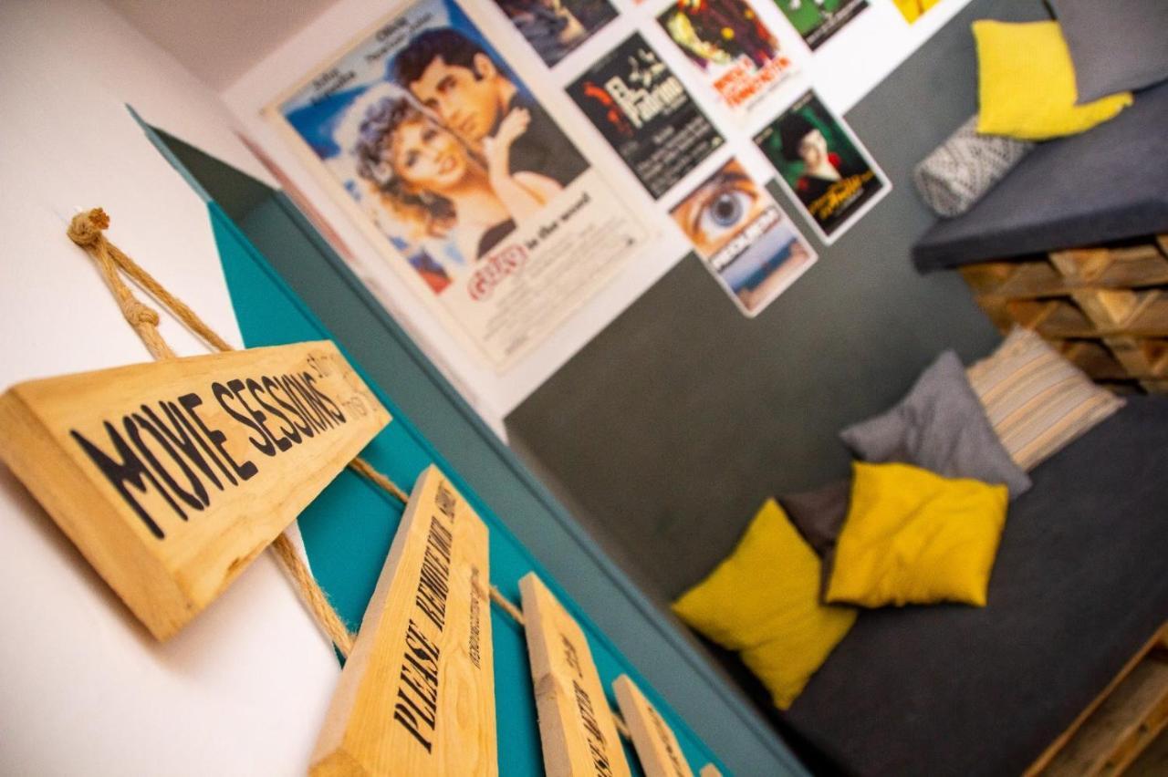 Hostel Onefam Sungate Madryt Zewnętrze zdjęcie