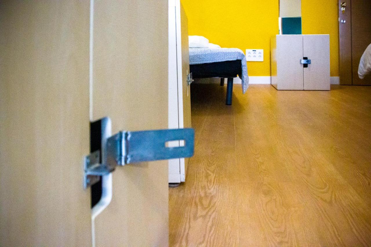 Hostel Onefam Sungate Madryt Zewnętrze zdjęcie