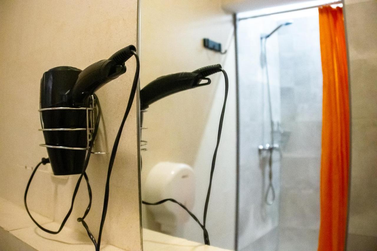 Hostel Onefam Sungate Madryt Zewnętrze zdjęcie