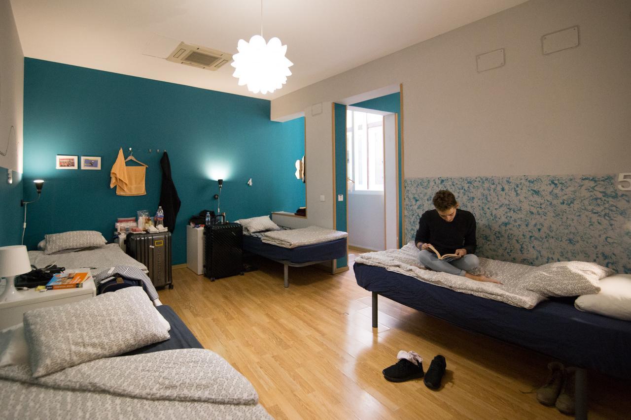 Hostel Onefam Sungate Madryt Zewnętrze zdjęcie